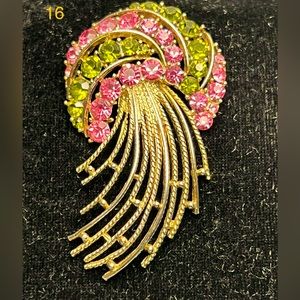 Vintage Lisner crystal brooch.